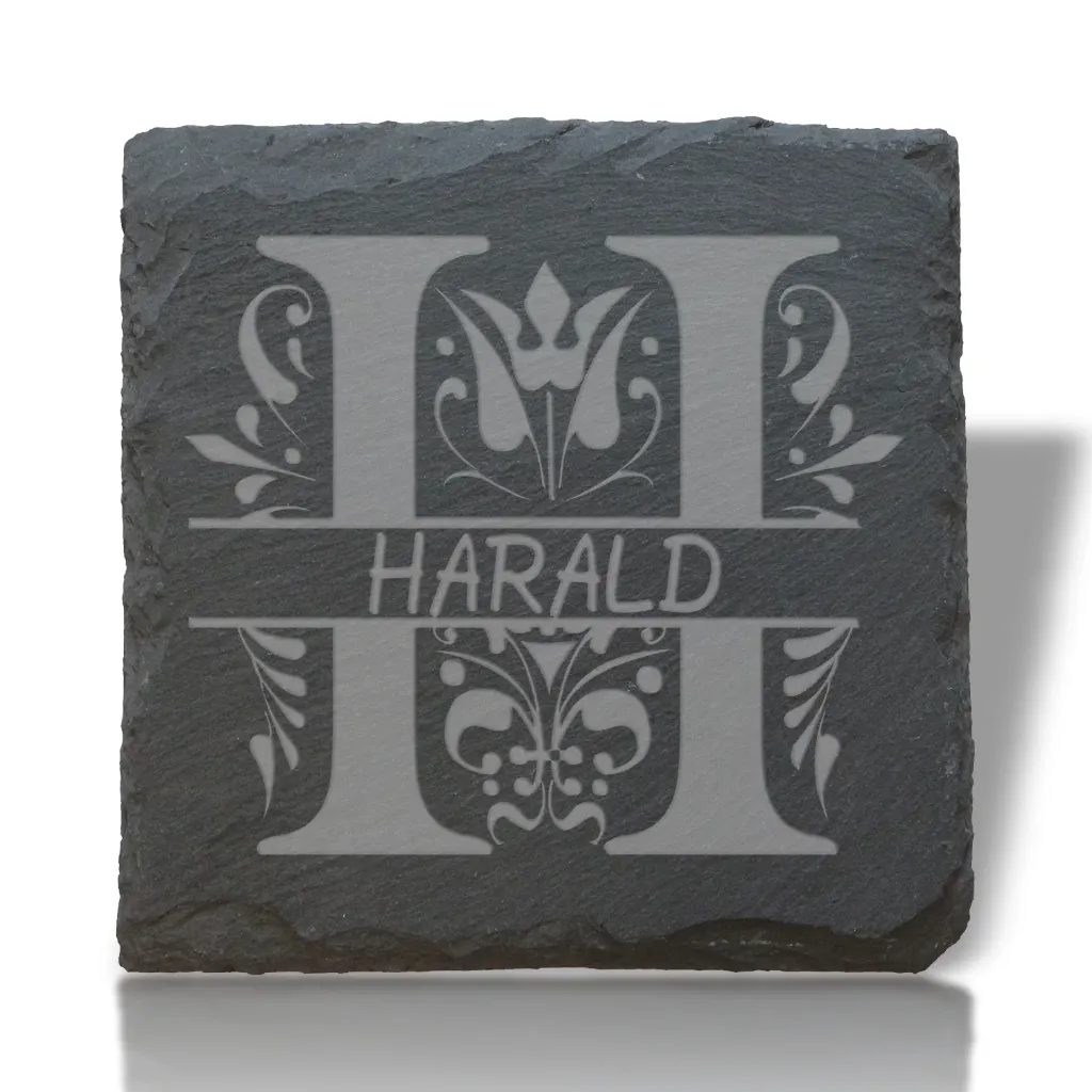 Personalisierter Schiefer-Untersetzer 'Monogramm Deluxe' von #HansArbeit