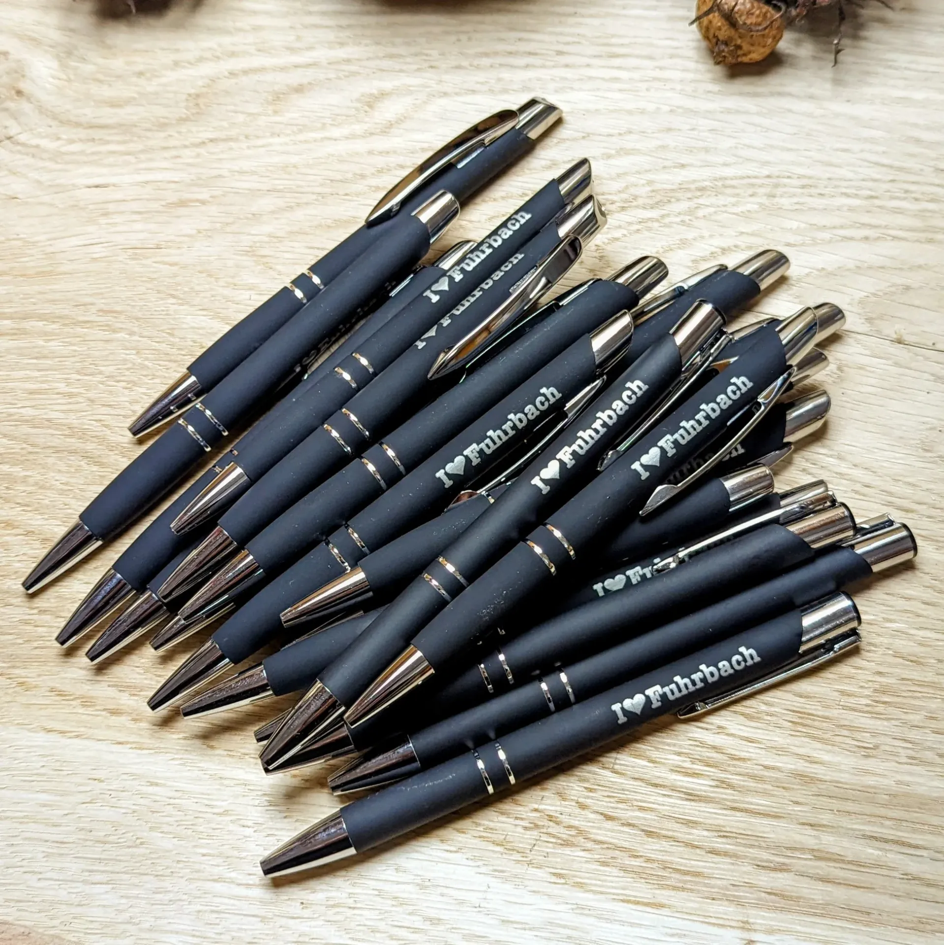 [K50042-fu] Kugelschreiber 'La Garda Soft' – Eleganz trifft Heimatliebe - #HansArbeit