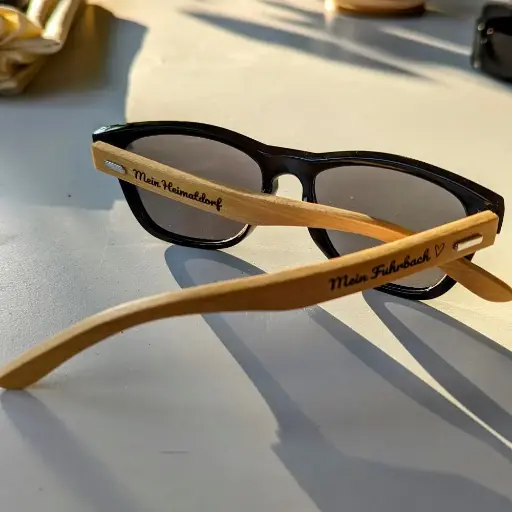 [HG810395-FU] WALDGLANZ Sonnenbrille "Mein Fuhrbach, Mein Heimatdorf" - #HANSARBEIT